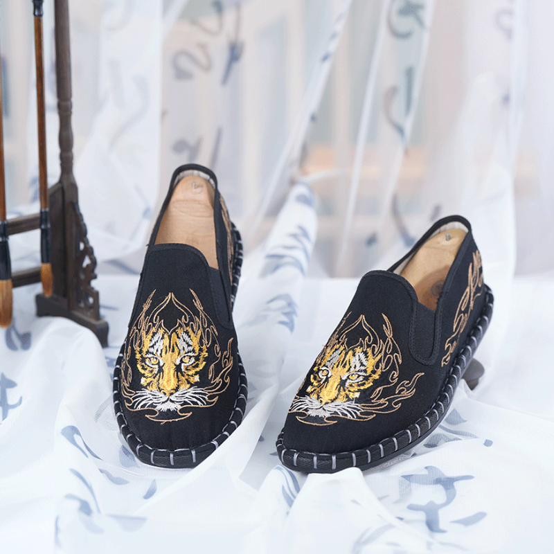 Men's High-Quality Embroidered Cloth Shoes