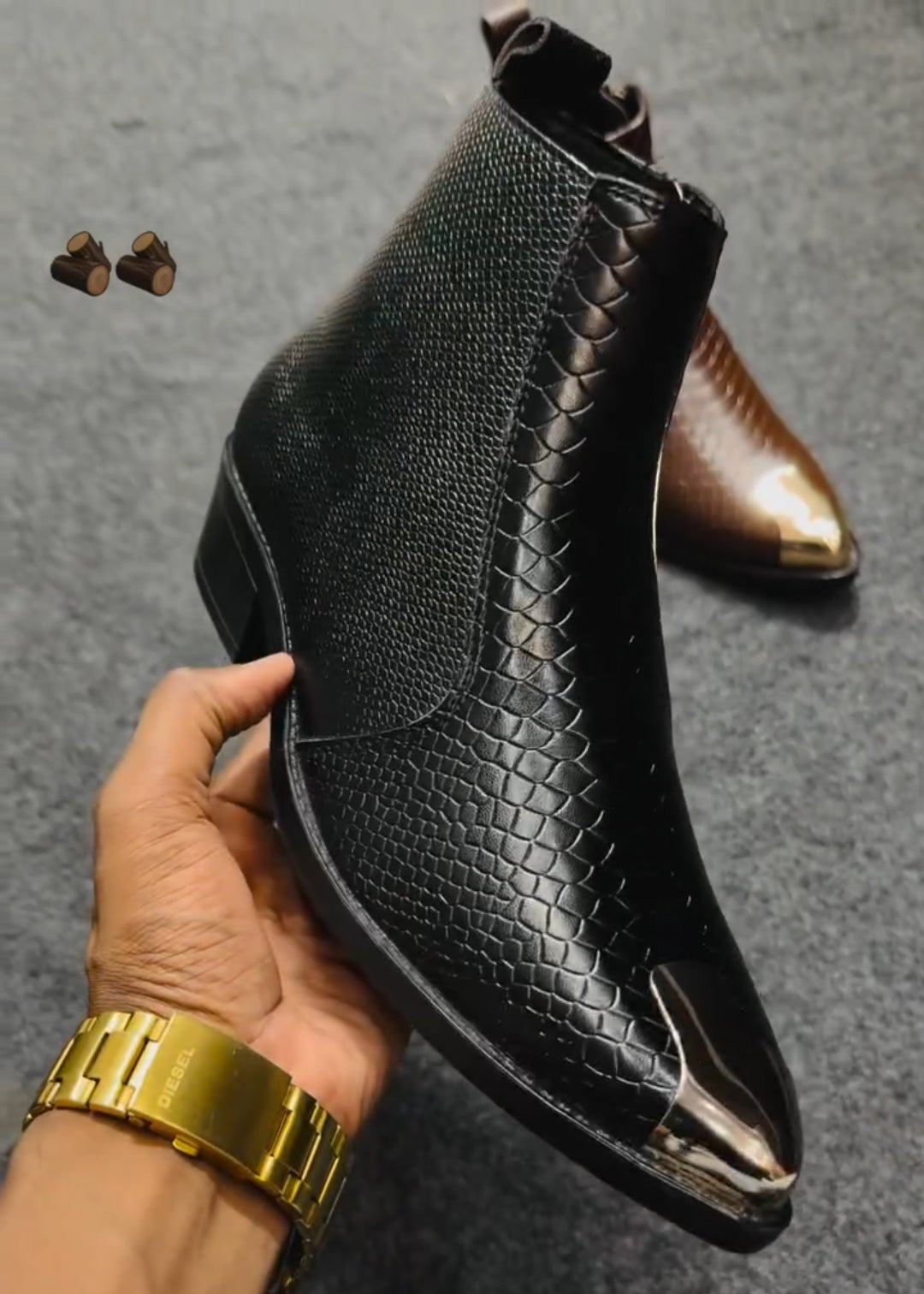 Men's Textured Pointed Metal-Cap Ankle Boots