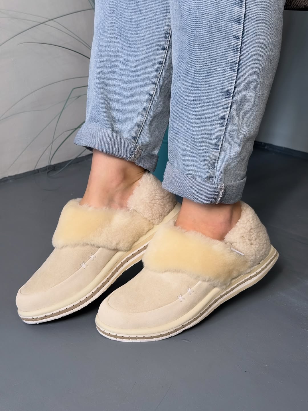 Wool Slippers with Heel Cup – Soft, Comfortable & Non-Slip