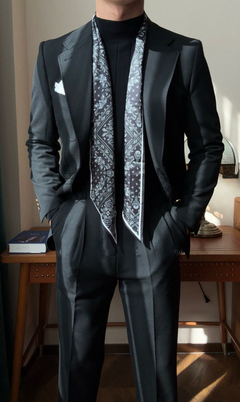 Men's Italian-Style Suit Set with Multiple Pockets