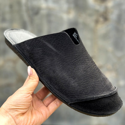 Men's genuine leather soft slippers suitable for outdoor wear