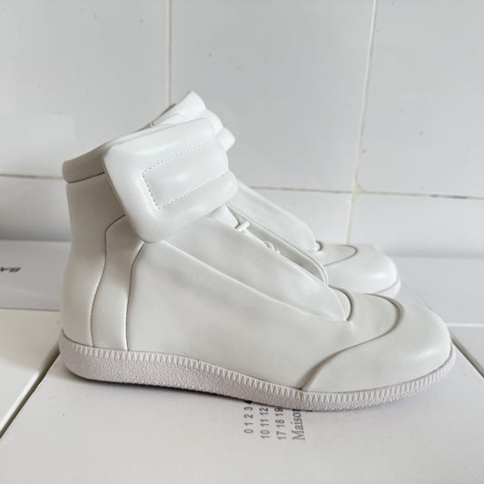 Leather Soft-Soled Sneakers