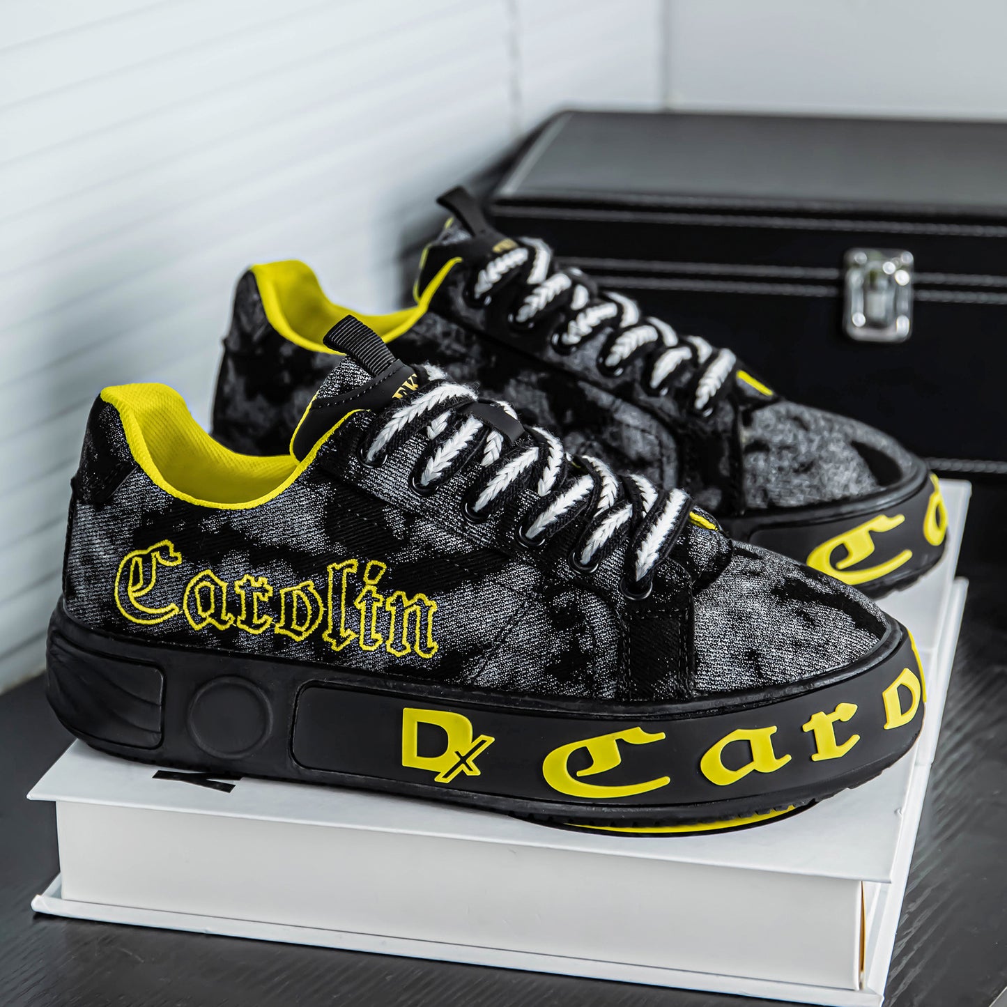 Men's Canvas Shoes with Letters and Tie-Dye Effect