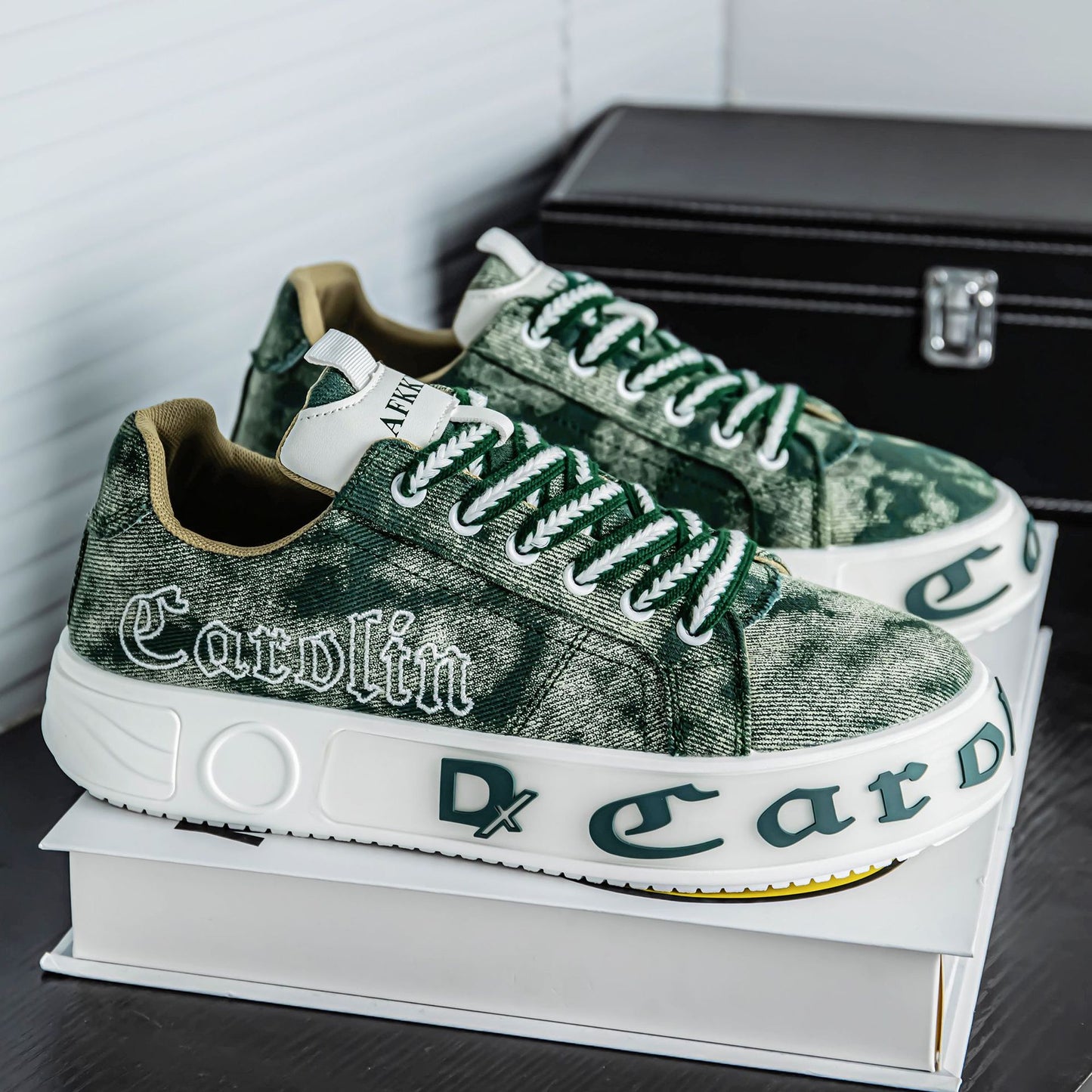 Men's Canvas Shoes with Letters and Tie-Dye Effect