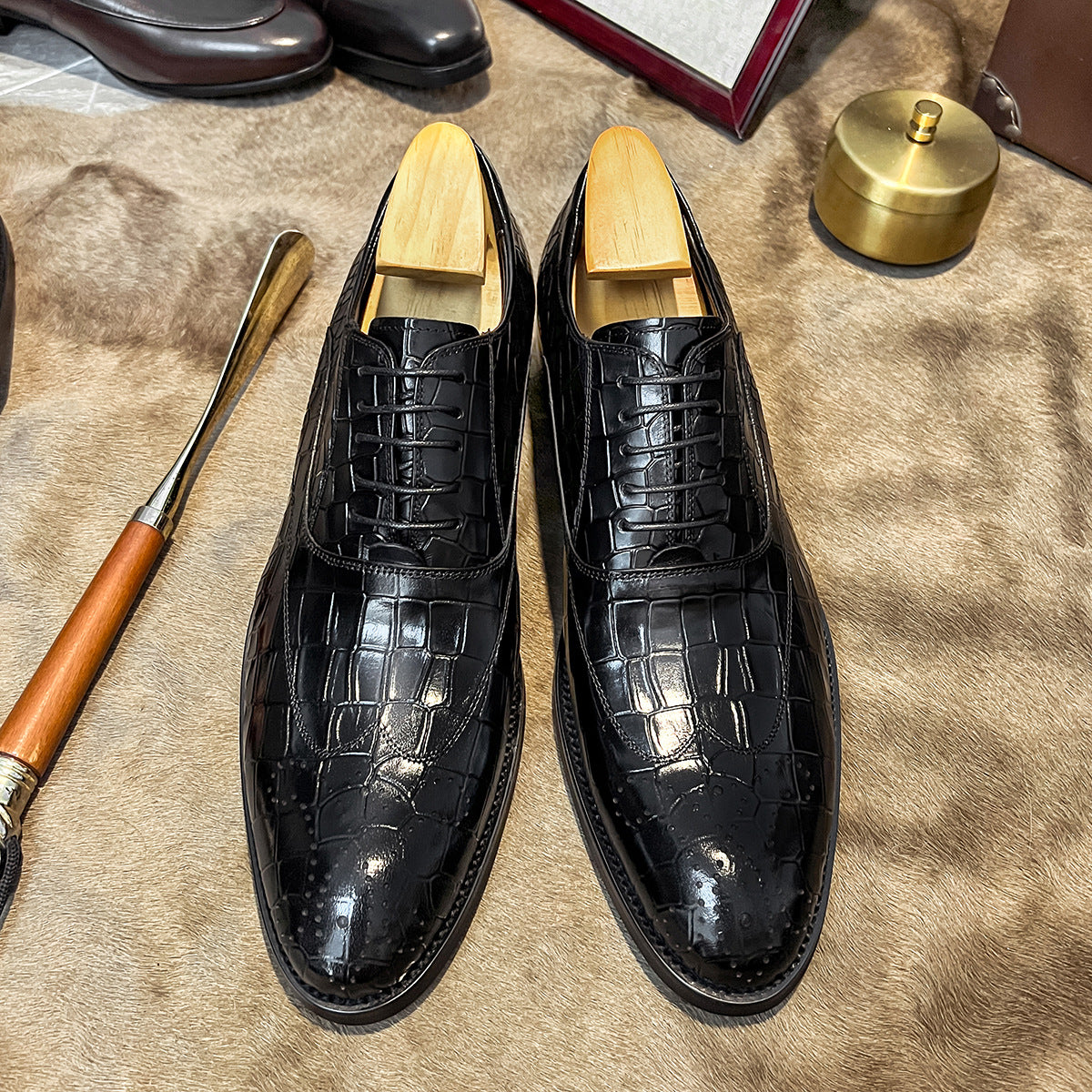 Men's British-Style Brogue Pointed-Toe Leather Shoes