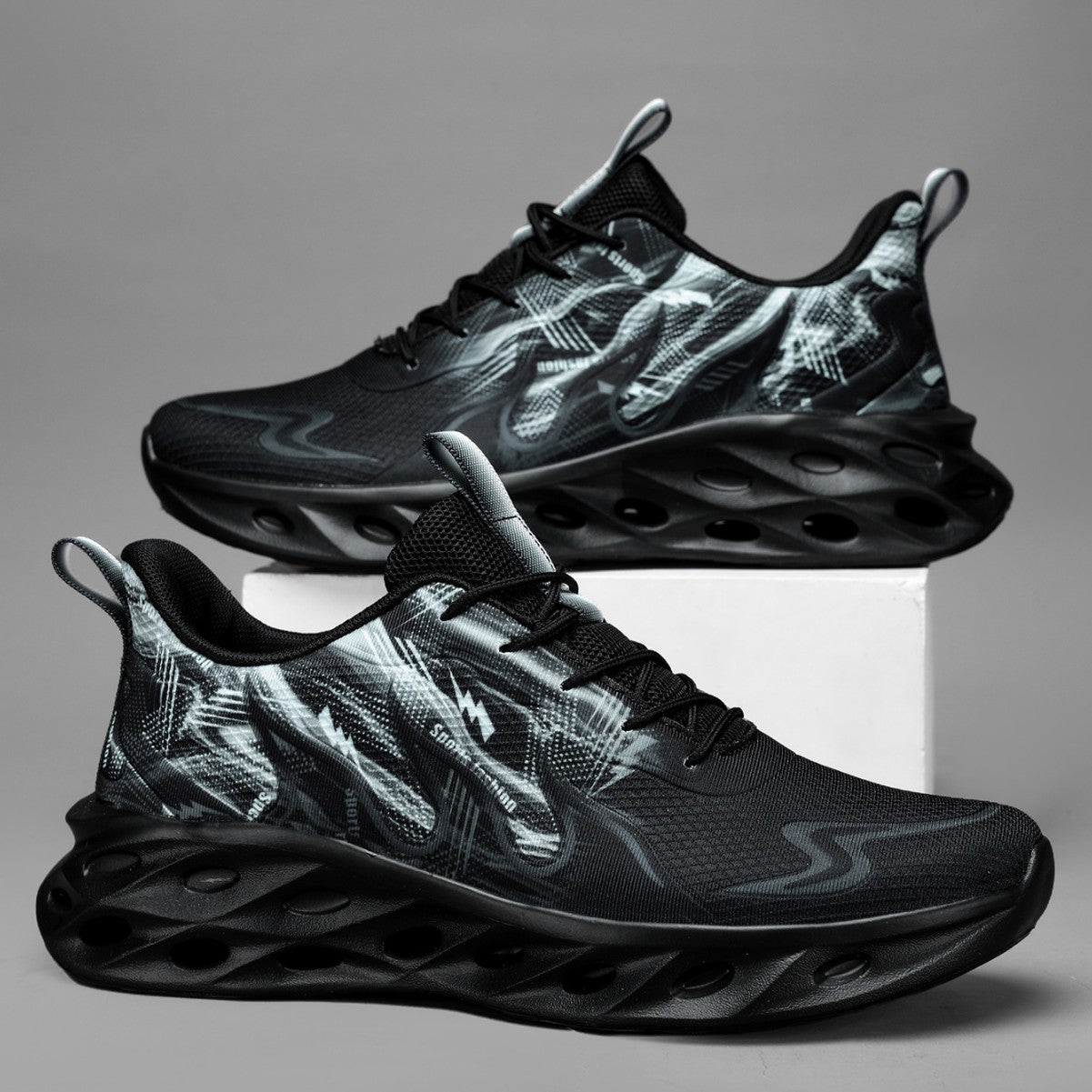 Men's Lightweight Flame-Patterned Sneakers