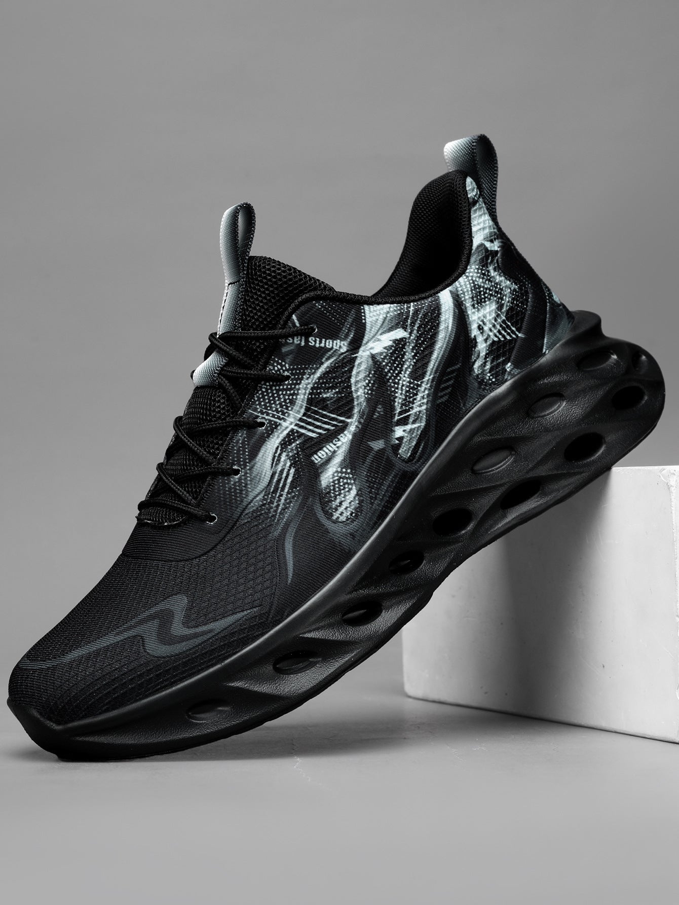 Men's Lightweight Flame-Patterned Sneakers