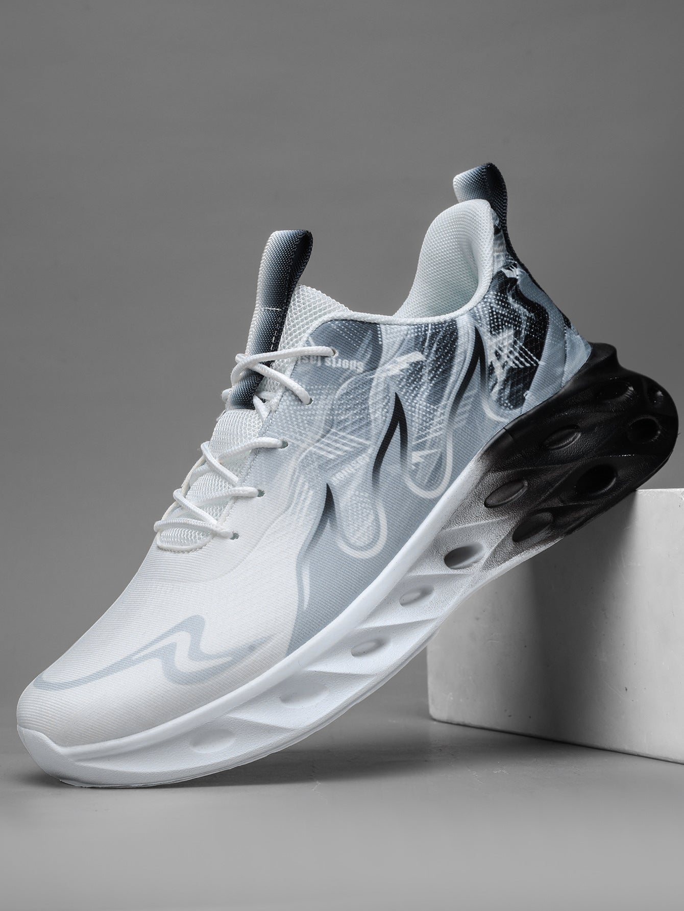 Men's Lightweight Flame-Patterned Sneakers