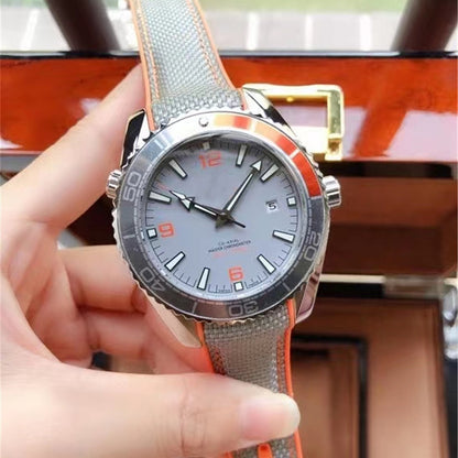 Men’s Automatic Mechanical Watch with a Screw-Down Crown