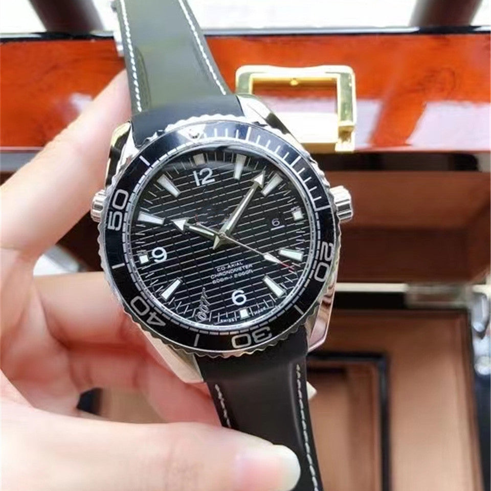 Men’s Automatic Mechanical Watch with a Screw-Down Crown