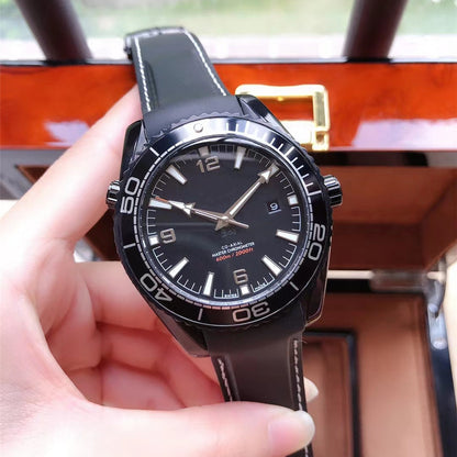 Men’s Automatic Mechanical Watch with a Screw-Down Crown