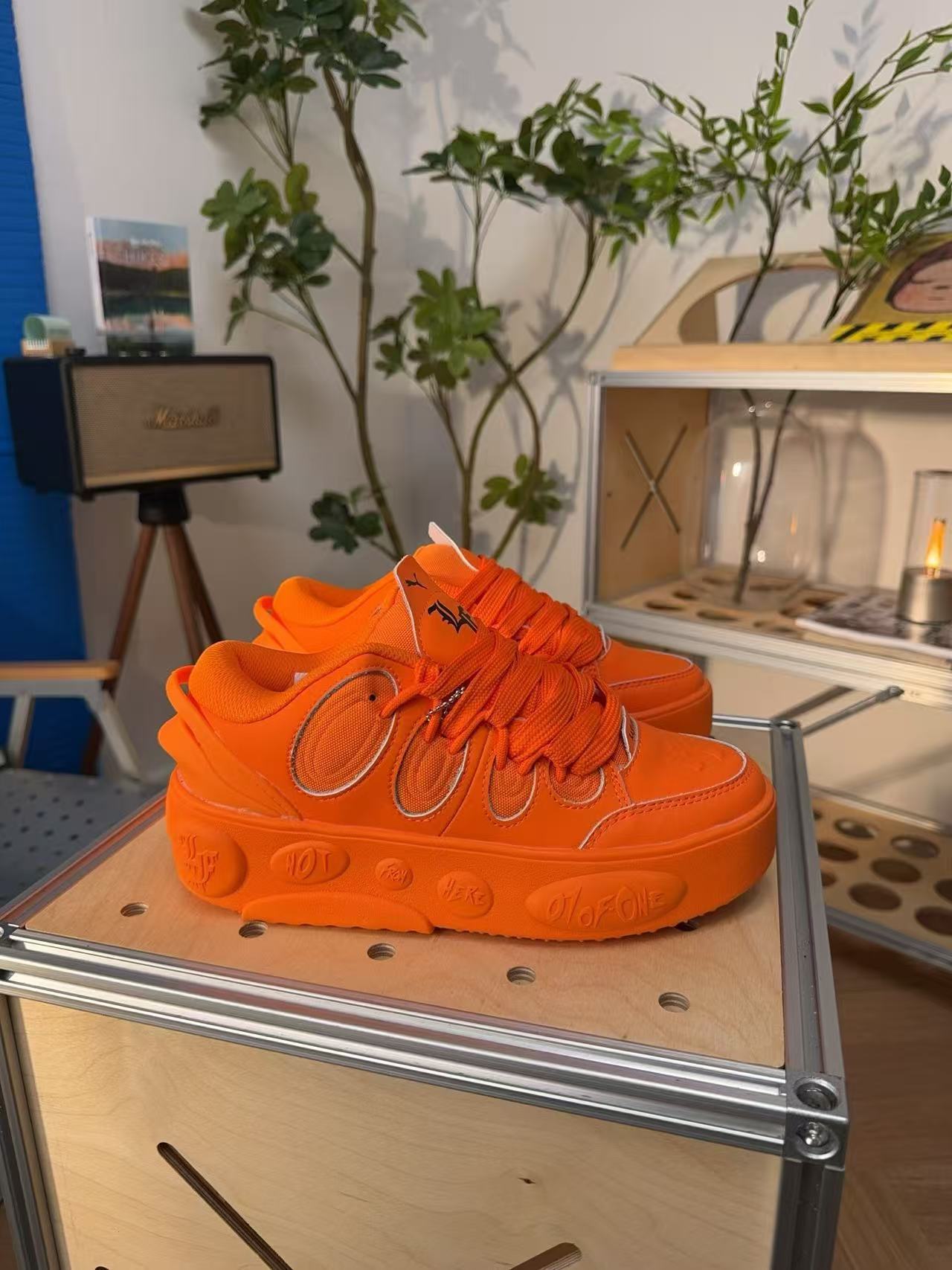 Versatile Retro Low-Top Bubble Sneakers