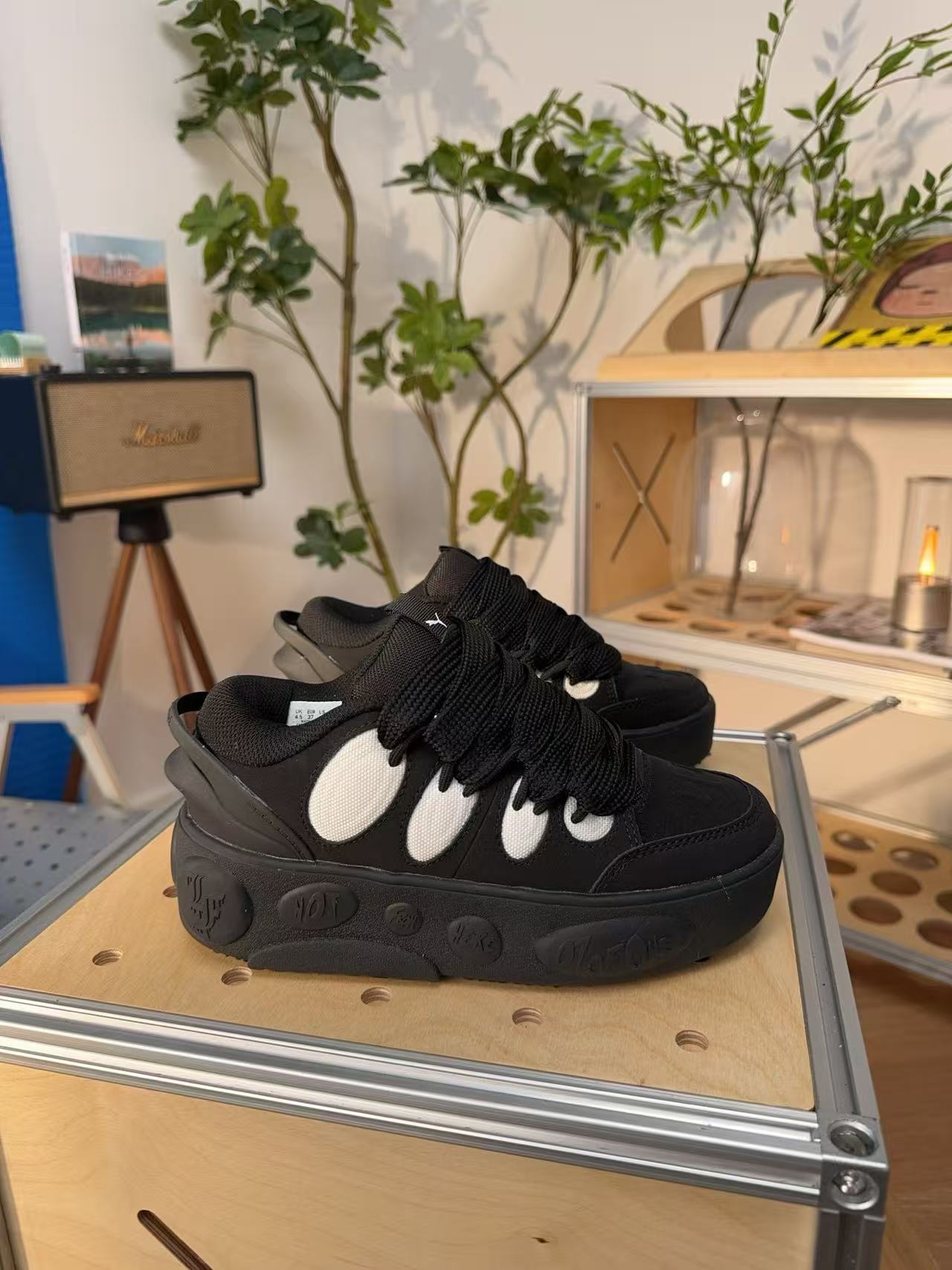 Versatile Retro Low-Top Bubble Sneakers