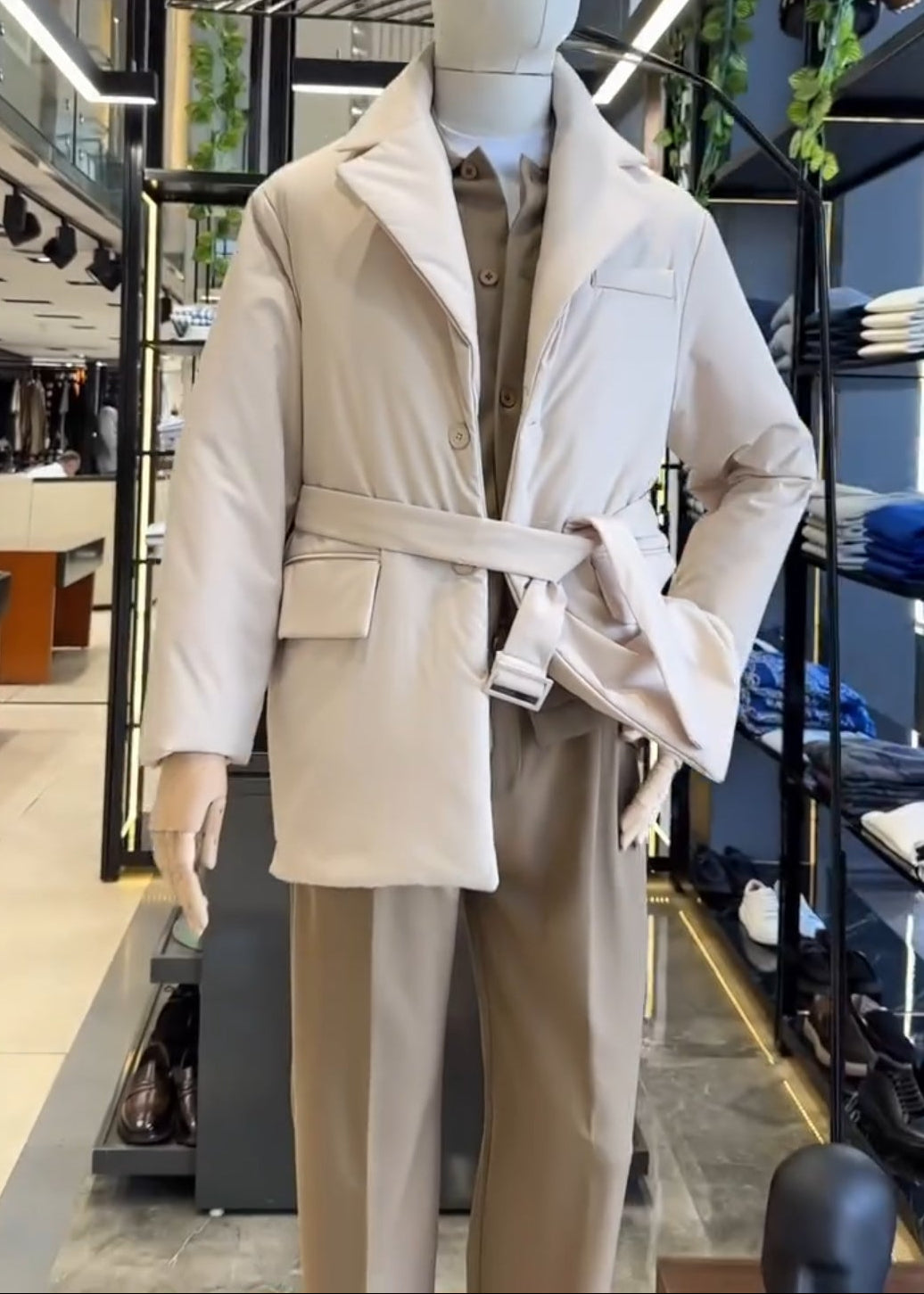 Men's Textured Collared Short Down Jacket with Waist Belt