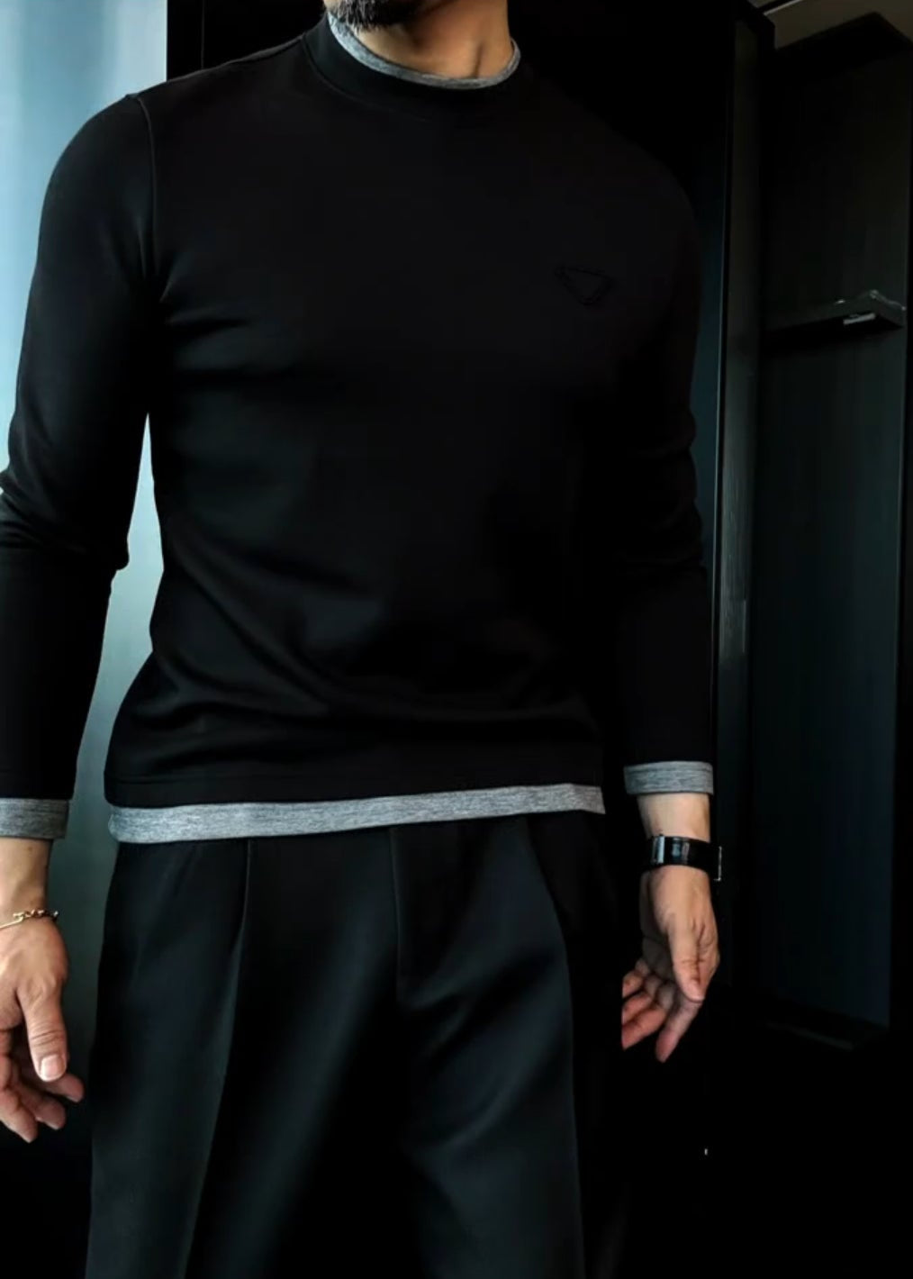 Men’s Versatile Color-Block Crewneck Top with Air-Layer Fabric & Chest Triangle Detail