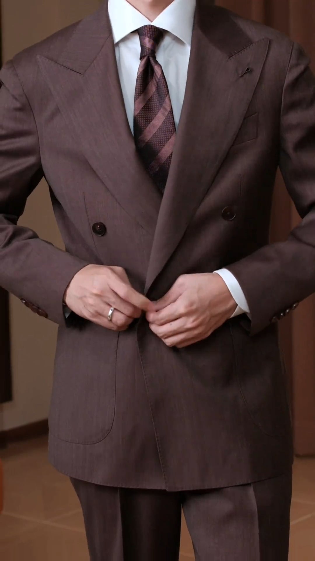 Men’s Wood-Grain Peak-Lapel Suit Set