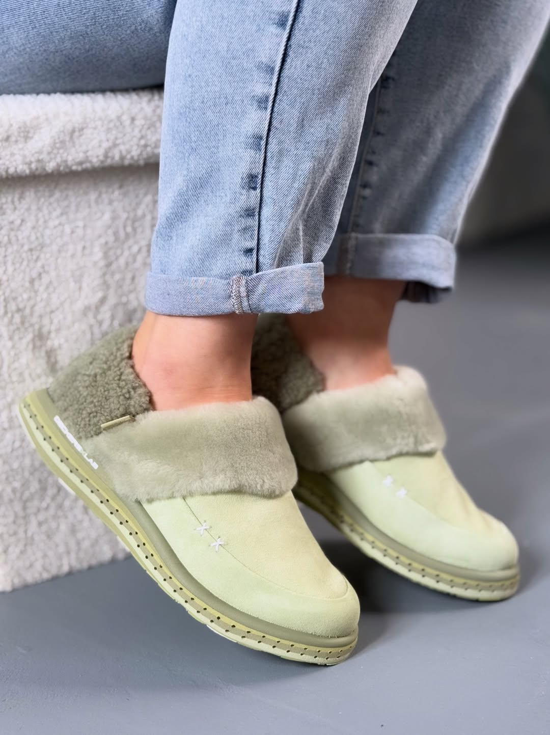 Wool Slippers with Heel Cup – Soft, Comfortable & Non-Slip
