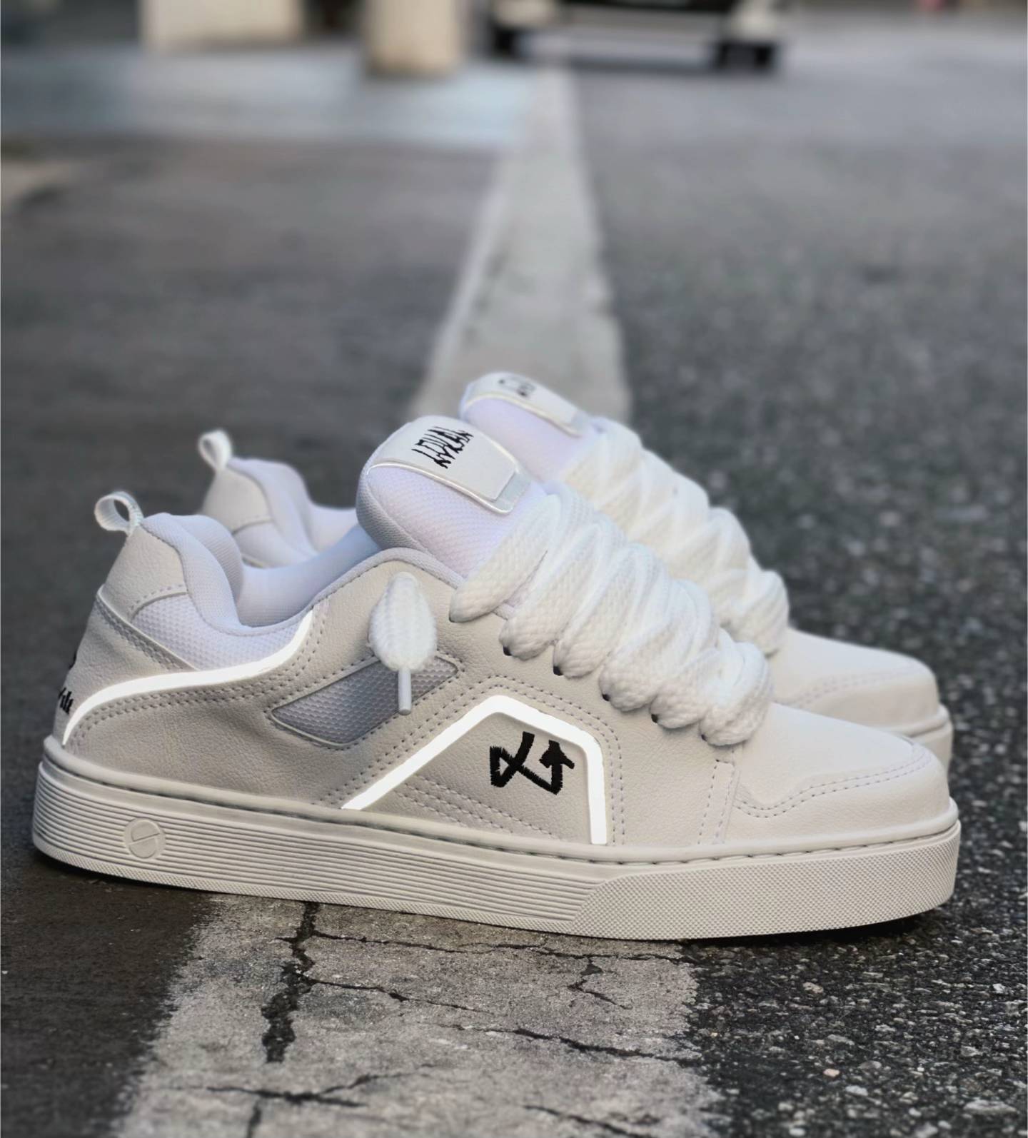 Skateboard-Inspired Reflective Strip Trendy Chunky Sneakers