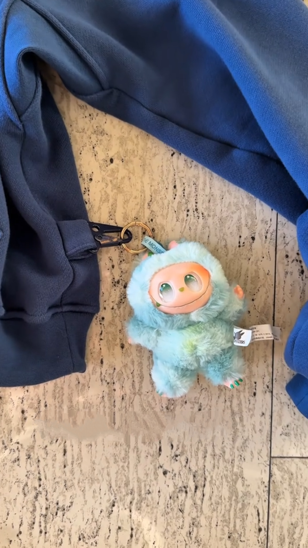 Men’s Sporty-Style Sweatshirt Jacket with Pockets and a Key Fob