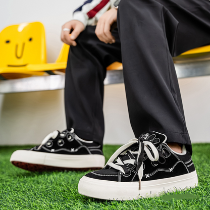Men's Stylish Black-and-White Versatile Sneakers